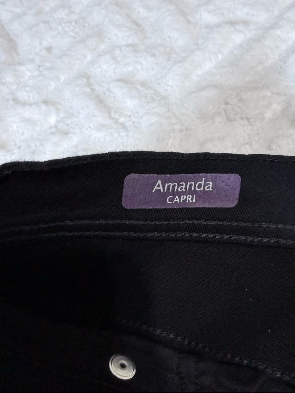 Gloria Vanderbilt Amanda Capris Black - Size 10Petite - NWT - Picture 7 of 15